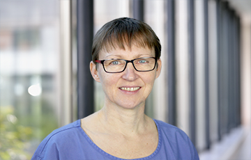 Almut Wolff im Portrait im Gang des Krankenhauses