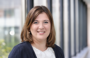 Céline Peters im Portrait im Gang des Krankenhauses